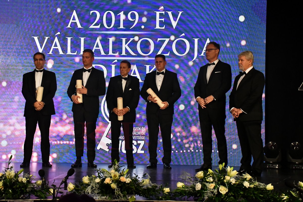 Átadták a VOSZ kitüntető díjait