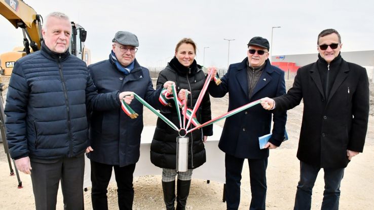 Letették az ABRAZIV Kft. új iroda, szerelő- és késztermék tároló csarnokának az alapkövét