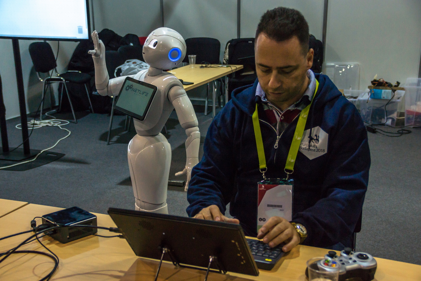 EuroSkills - a gyakorlati oktatókat magasabb bérrel kellene megbecsülni