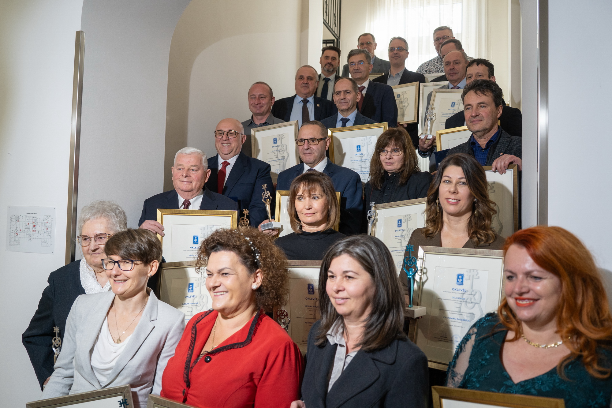 Innováció és minőség reflektorfényben: kamarai díjak a példamutató vállalkozásoknak Innováció és minőség reflektorfényben: kamarai díjak a példamutató vállalkozásoknak