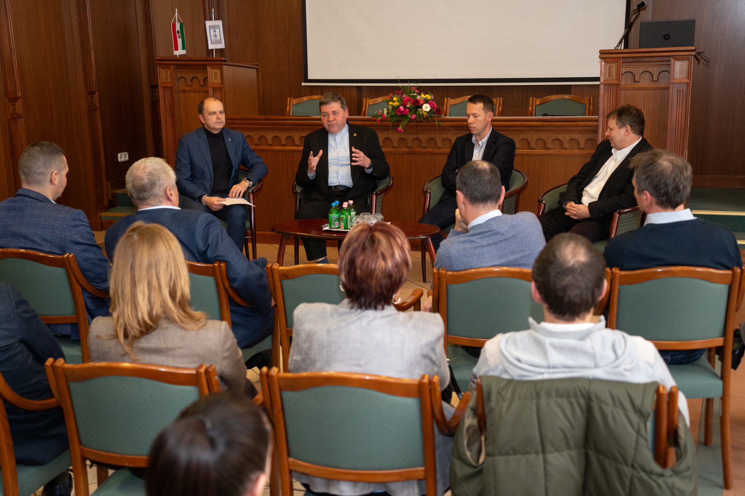 A mintaadás alapvetés – a hit és üzlet összefüggéseiről szólt a kamarai fórum