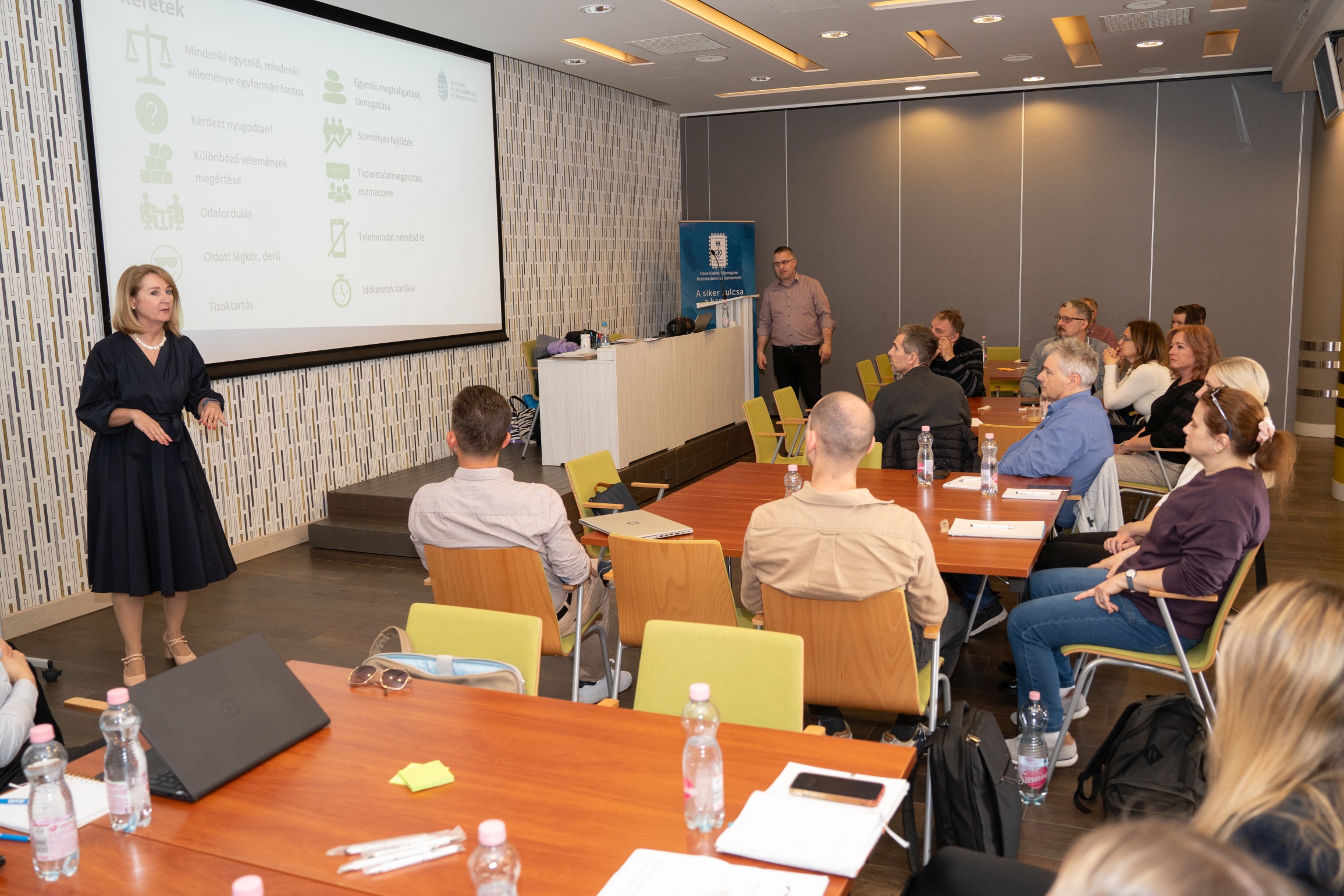 Üzleti tárgyalási stratégiákat tanultak vállalkozások vezetői, képviselői